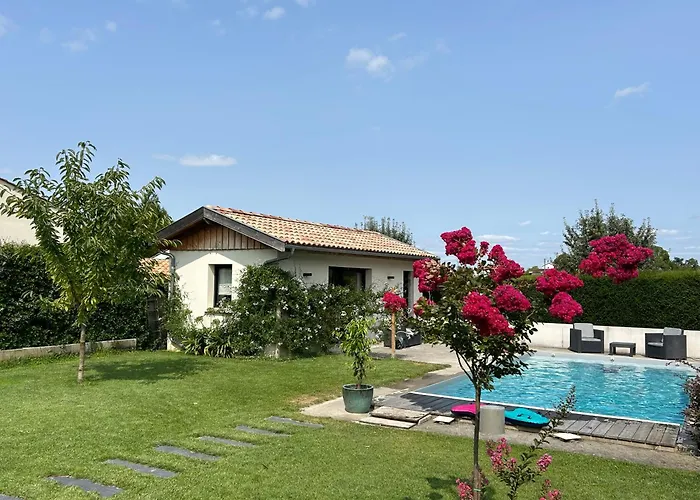 Vue Piscine Au Calme Pres Des Vignes Apartment