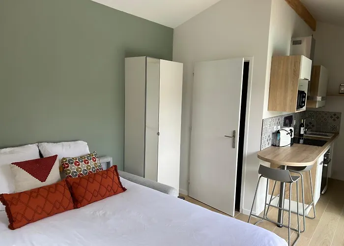 Vue Piscine Au Calme Pres Des Vignes Apartment