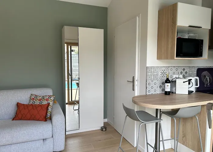 Apartment Vue Piscine Au Calme Pres Des Vignes